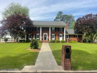 Foreclosed Home - 1602 CAMBRIDGE DR, 28504