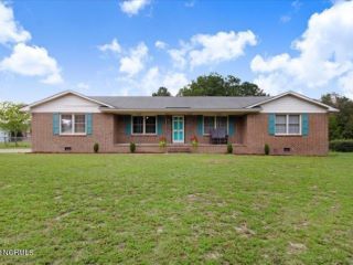 Foreclosed Home - 2484 FORREST DR, 28504