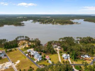 Foreclosed Home - 81 OYSTER POINT RD, 28571