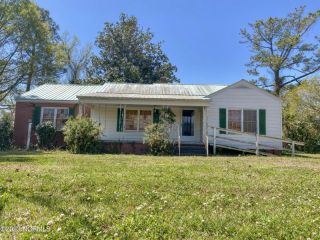 Foreclosed Home - 104 BARRUS ST, 28573