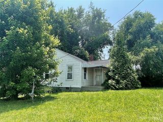 Foreclosed Home - 1420 16TH ST NE, 28601