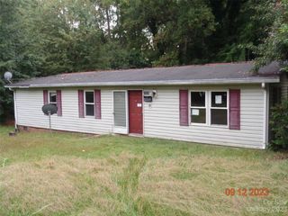 Foreclosed Home - 1525 14TH STREET DR NE, 28601