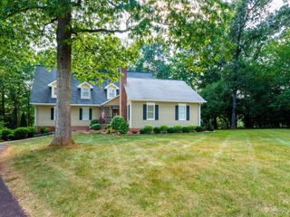 Foreclosed Home - 4871 WOODWINDS DR NE, 28601