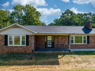 Foreclosed Home - 5512 PINE LAKE CT, 28601
