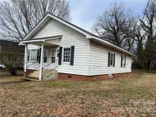 Foreclosed Home - 1627 B AVE SE, 28602