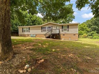 Foreclosed Home - 1527 MEADOWBROOK LN, 28602