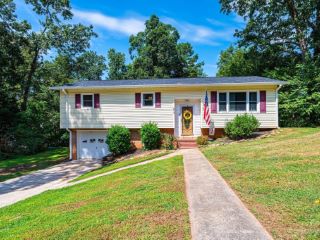 Foreclosed Home - 8015 OAK ST, 28602