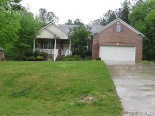 Foreclosed Home - 8081 SUMMIT RIDGE DR, 28609