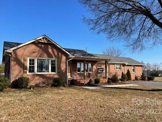 Foreclosed Home - 5372 SHERRILLS FORD RD, 28609