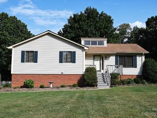 Foreclosed Home - 1348 32ND ST NE, 28613