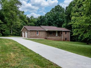 Foreclosed Home - 161 IMPERIAL HEIGHTS RD, 28625
