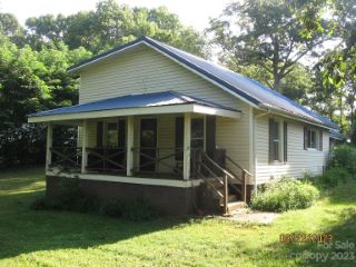 Foreclosed Home - 103 HICKORY HILLS DR, 28655