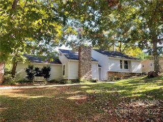 Foreclosed Home - 1434 FAIRWAY DR, 28658