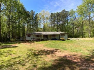 Foreclosed Home - 2417 S BRUSHWOOD CIR, 28658