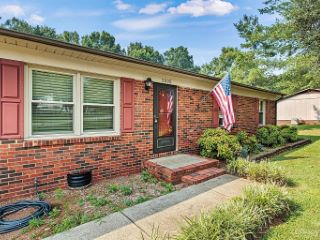 Foreclosed Home - 2305 STARBROOKE DR, 28658