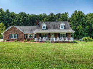 Foreclosed Home - 3941 HOLLY SPRINGS DR, 28658