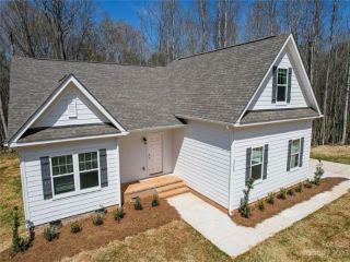 Foreclosed Home - 3285 MOUNTAIN CREEK DR, 28673