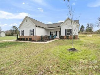 Foreclosed Home - 196 WATERING TROUGH RD, 28677