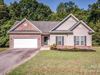 Foreclosed Home - 130 TURNING LEAF LN, 28677