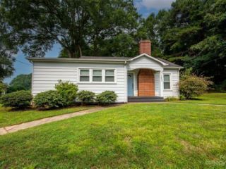 Foreclosed Home - 143 7TH ST NW, 28681