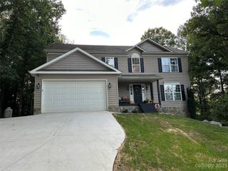Foreclosed Home - 247 COUNTRY HOLLOW DR, 28681