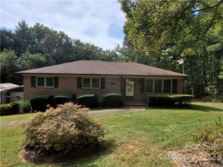 Foreclosed Home - 2606 LOGAN DR, 28690