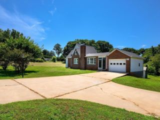 Foreclosed Home - 3318 TRINITY CHURCH RD, 28690