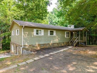 Foreclosed Home - 1640 JENKINS VALLEY RD, 28701