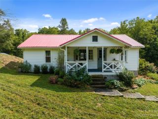 Foreclosed Home - 1089 GRANDVIEW RD, 28701
