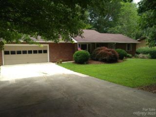 Foreclosed Home - 129 W LAUREL LN, 28729