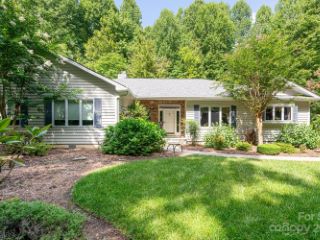 Foreclosed Home - 102 MAPLE HILL DR, 28731