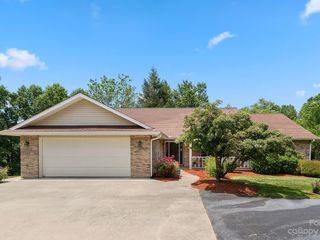 Foreclosed Home - 1461 MOUNTAIN MEADOW DR, 28739