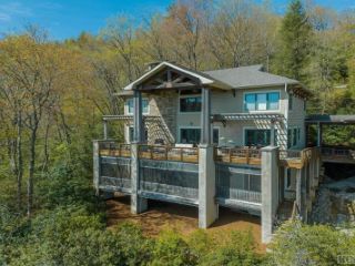 Foreclosed Home - 539 N BIG BEARPEN MOUNTAIN RD, 28741