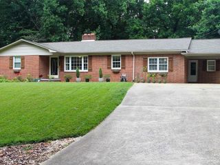 Foreclosed Home - 588 FOREST HILL DR, 28752
