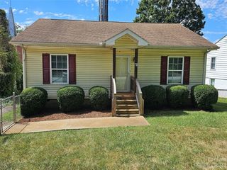 Foreclosed Home - 18 BALDWIN ST, 28803