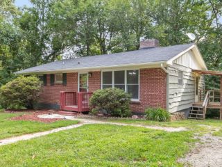 Foreclosed Home - 120 SHADY OAK DR, 28803