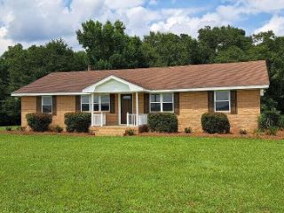 Foreclosed Home - 5507 OLD NUMBER SIX HWY, 29047