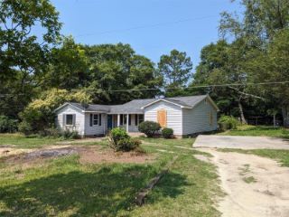 Foreclosed Home - 1445 HORSEHEAD LN, 29078