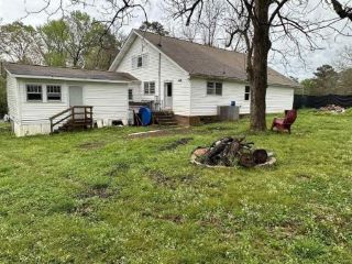 Foreclosed Home - 2001 DRAYTON ST, 29108