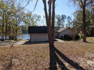Foreclosed Home - 1177 WESTSHORE DR, 29130