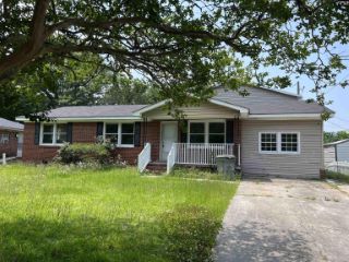 Foreclosed Home - 4125 HILEAH DR, 29209