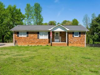 Foreclosed Home - 8330 NEW CUT RD, 29322