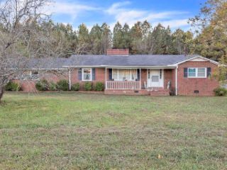 Foreclosed Home - 726 S JONESVILLE HWY, 29353