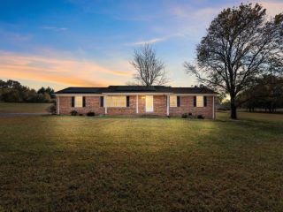 Foreclosed Home - 100 SALUDA RD, 29369