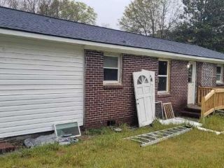 Foreclosed Home - 3008 E SAMMYS LN, 29506