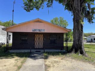 Foreclosed Home - 120 N RAILROAD AVE, 29556