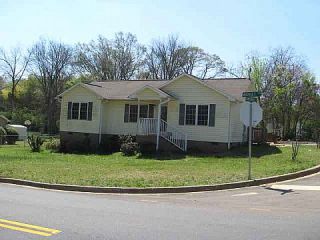 Foreclosed Home - 812 E MARKET ST, 29624