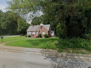 Foreclosed Home - 1105 E RIVER ST, 29624