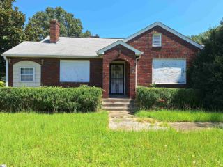 Foreclosed Home - 303 FLAT ROCK RD, 29624