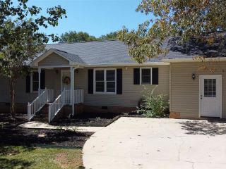 Foreclosed Home - 230 PINE KNOLL DR, 29642